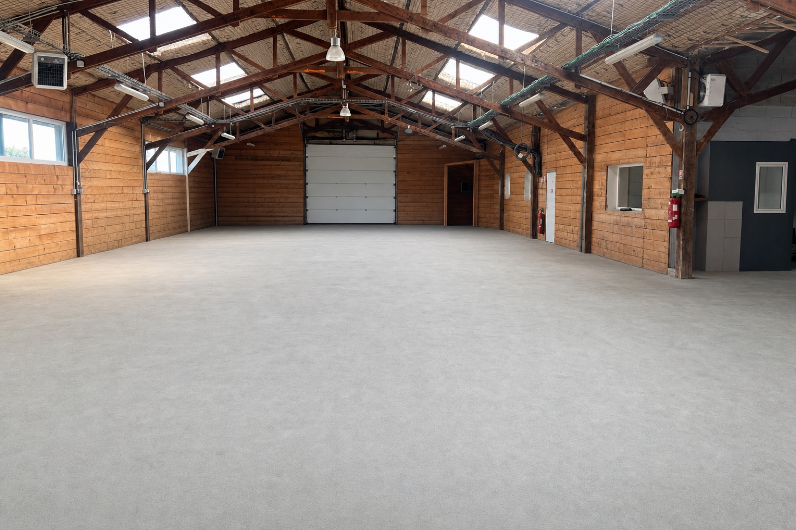 Hall de stockage de 1 400 m² disponible à la location
